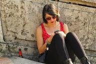 sunglasses-girl-italy-979258.jpg