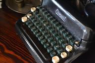 typewriter-machine-monument-324776.jpg