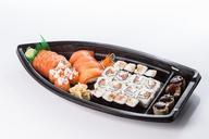 sushi-japanese-food-salmon-621412.jpg