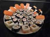 sushi-eat-asia-rice-salmon-raw-704408.jpg