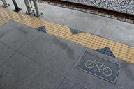 subway-train-station-platform-bike-1375698.jpg