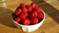 strawberry-summer-berry-fruits-622913.jpg