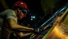 construction-worker-torch-cutting-646913.jpg