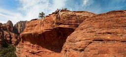 hikers-sedona-arizona-landscape-672890.jpg