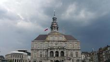 city-hall-of-maastricht-maastricht-1164641.jpg