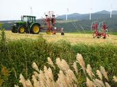 pasture-tractor-1203285.jpg