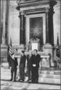 President_Nixon_greets_individual_members_of_the_Bicentennial_Commission_at_the_National_Archives_-_NARA_-_194727.tif