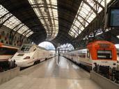 trains-barcelona-station-525321.jpg