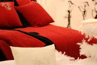 decor-sofa-red-trade-fairs-1177478.jpg