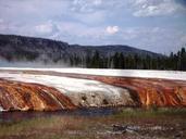 yellowstone-national-park-geyser-620954.jpg