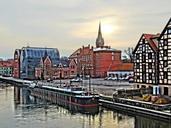 bydgoszcz-waterfront-boats-sunrise-904133.jpg