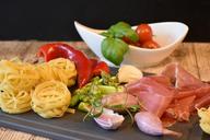 noodles-pasta-italian-ham-tomatoes-1410781.jpg