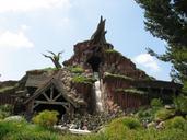 Disneyland-SplashMtn-exterior.jpg