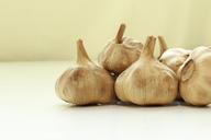 garlic-black-garlic-aged-garlic-1039505.jpg