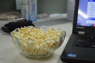 popcorn-computer-desk-614455.jpg