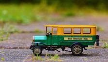 bus-one-auto-model-oldtimer-green-790618.jpg