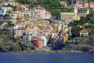 cinque-terre-sea-houses-colors-929395.jpg