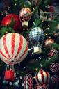 christmas-ornaments-hot-air-balloons-968933.jpg