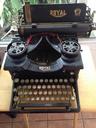 typewriter-antique-nostalgia-1199811.jpg