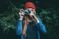 hipster-wander-photographer-photo-865295.jpg