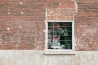 window-building-brick-wall-498394.jpg