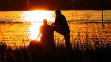 pair-sunset-lovers-silhouette-love-400584.jpg