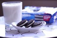 cookies-oreo-milk-dessert-sweet-702931.jpg