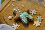 gingerbread-burning-frosting-glace-650135.jpg