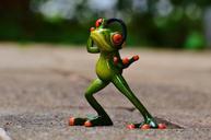 frogs-headphones-music-dance-pose-903210.jpg