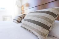 pillows-bed-bedding-bedroom-white-1031079.jpg