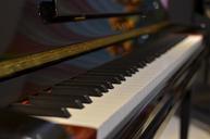 piano-black-and-white-990671.jpg