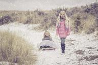 sisters-snow-girl-child-cold-1109596.jpg