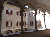 arcades-castle-courtyard-hof-954549.jpg