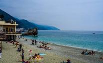 cinque-terre-italy-beach-332311.jpg