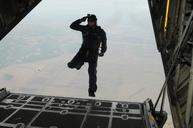 skydiving-jump-falling-parachuting-665019.jpg