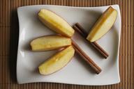 fruit-apple-delicious-560913.jpg