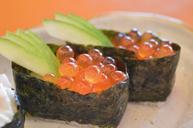 sushi-japanese-food-egg-fish-928894.jpg