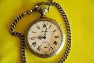 flea-market-pocket-watch-time-979245.jpg