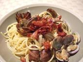 spaghetti-clams-bacon-699841.jpg