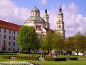 kempten-courtyard-garden-church-1007422.jpg