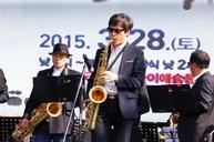 saxophone-ensemble-orchestra-887928.jpg