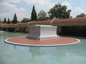 Martin Luther King Jr Coretta Scott King Tomb.jpg