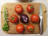 tomatoes-onion-knife-basil-salad-943666.jpg