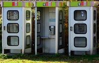 phone-booth-telephone-house-call-525351.jpg