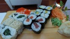 sushi-japanese-asia-food-raw-427475.jpg