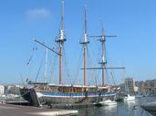 sailboat-marseille-port-944662.jpg