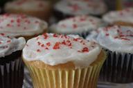 cupcake-sweet-frosting-decorating-721556.jpg