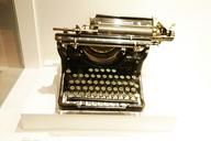 typewriter-gabor-treasure-265114.jpg