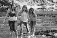 girls-friends-best-friends-water-204323.jpg