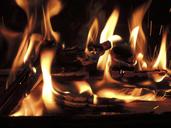 campfire-fire-flame-warm-heat-272022.jpg